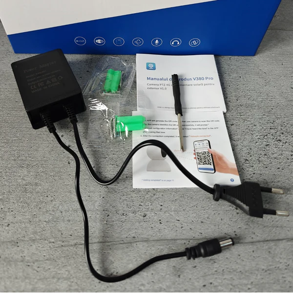 Camera supraveghere cu trei video WiFi, CCTV PTZ, infrarosu, vedere nocturna, stocare cloud /SD,  doua cai audio si Card de memorie 32GB